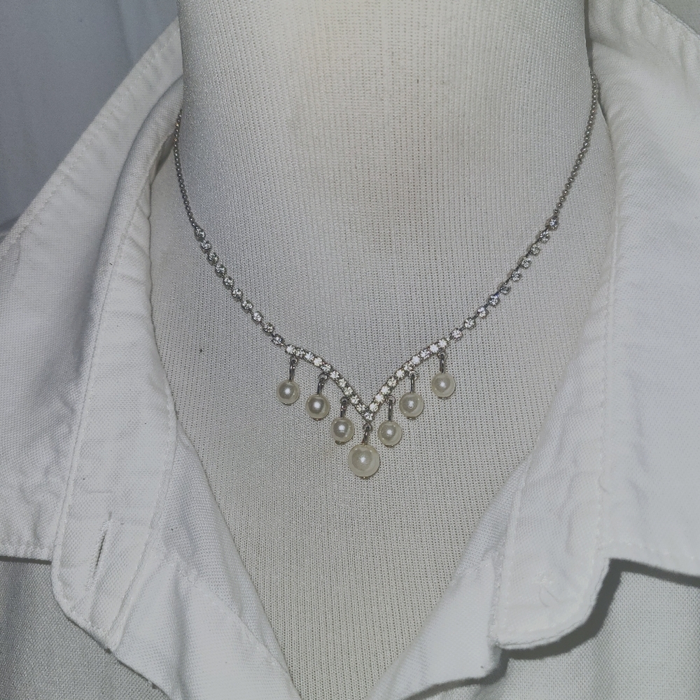 💎 4/$20 Pearl and rhinestone necklace